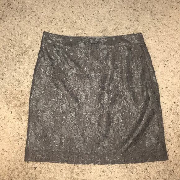Loft lace gray skirt size 4 Petite - Picture 2 of 4